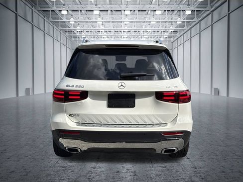 Used 2025 Mercedes-Benz GLB 250 4MATIC image 6