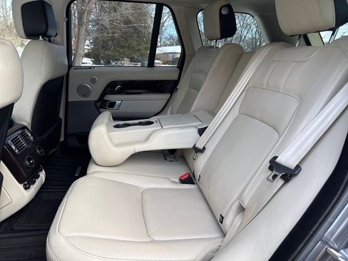 Used 2019 Land Rover Range Rover HSE image 42