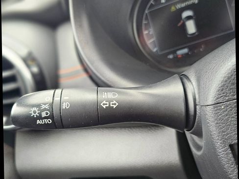 Used 2021 Nissan Kicks SR image 18