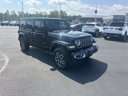 Used 2026 Jeep Wrangler Unlimited Sahara AWD/4WD image 2