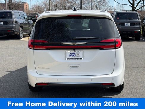 New 2026 Chrysler Pacifica Select image 7