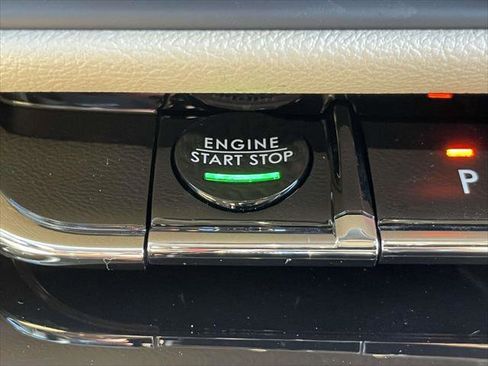 Used 2025 Lincoln Corsair AWD image 28