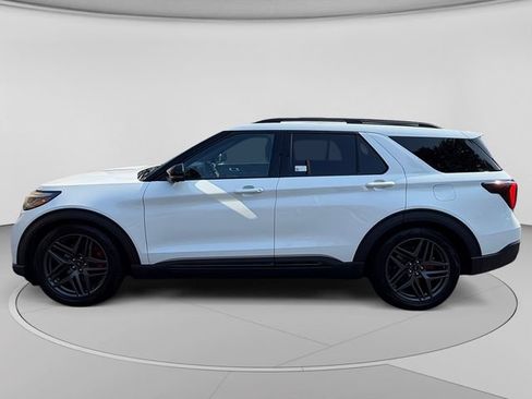 Used 2025 Ford Explorer ST AWD/4WD image 2