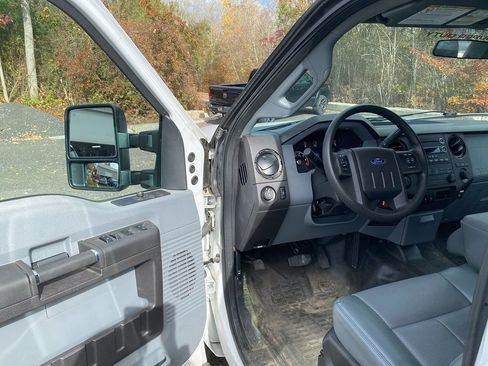 Used 2016 Ford F250 XL w/ Power Equipment Group image 10