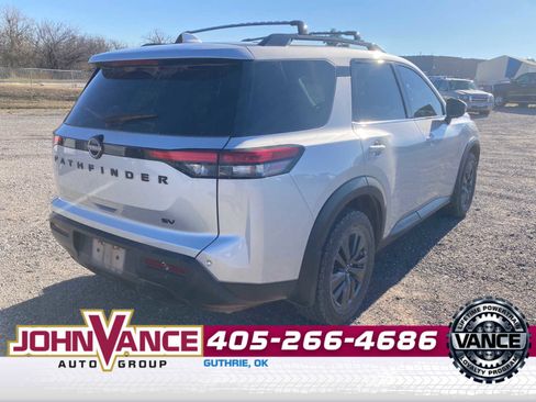 Used 2022 Nissan Pathfinder SV w/ SV Premium Package image 8