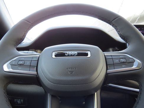 New 2026 Jeep Compass Latitude image 18