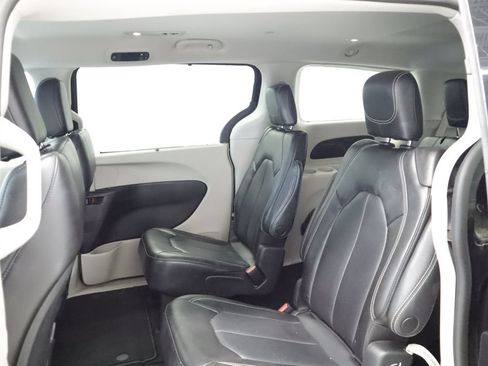 Certified 2023 Chrysler Pacifica Touring-L FWD image 15