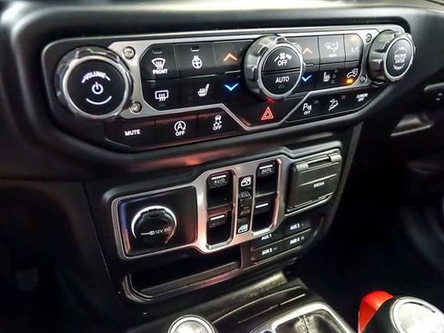 Used 2019 Jeep Wrangler Unlimited Sahara AWD/4WD image 24