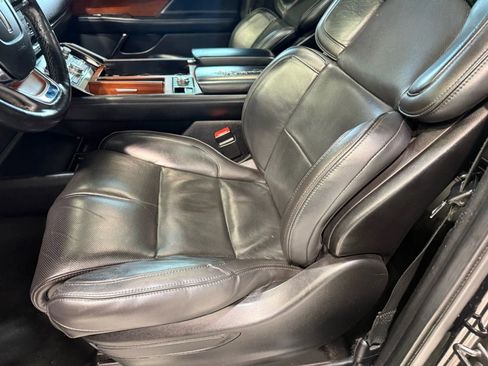 Used 2018 Lincoln Navigator Select image 23