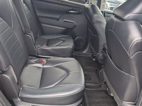 Used 2023 Toyota Highlander XLE image 20