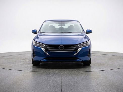 Used 2025 Nissan Sentra SV image 2