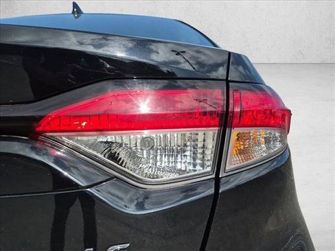 Used 2024 Toyota Corolla LE FWD image 2
