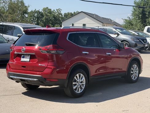 Used 2017 Nissan Rogue SV AWD/4WD image 6