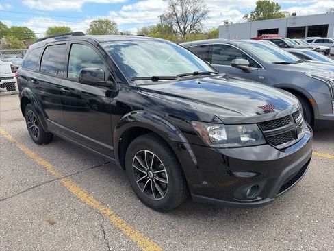 Used 2019 Dodge Journey SE w/ Blacktop Package FWD image 1