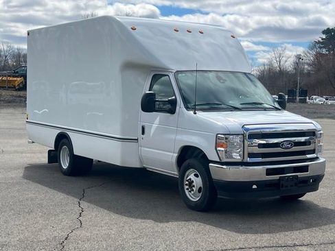 New 2027 Ford E-350 and Econoline 350 Super Duty w/ Power Equipment Group RWD image 5