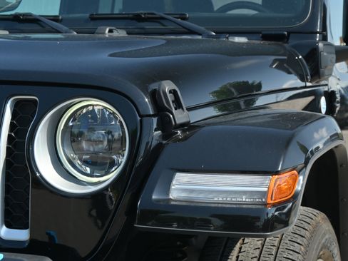 Used 2023 Jeep Wrangler Unlimited Sahara w/ Cold Weather Group AWD/4WD image 6