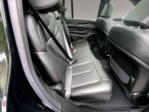 New 2026 Jeep Grand Cherokee Limited w/ Limited Altitude Package AWD/4WD image 9