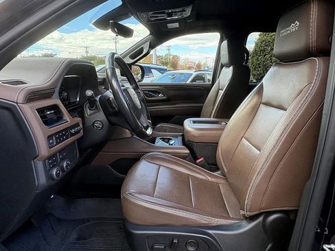 Used 2022 Chevrolet Suburban High Country image 9