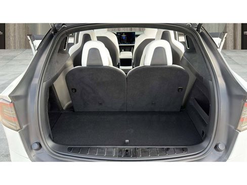 Used 2023 Tesla Model X image 2