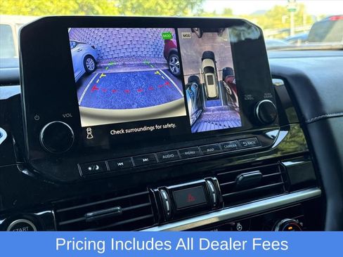 Used 2023 Nissan Pathfinder SL AWD/4WD image 9