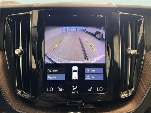 Used 2021 Volvo XC60 T5 Momentum w/ Premium Package image 26