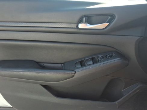 Used 2025 Nissan Altima 2.5 SV image 14