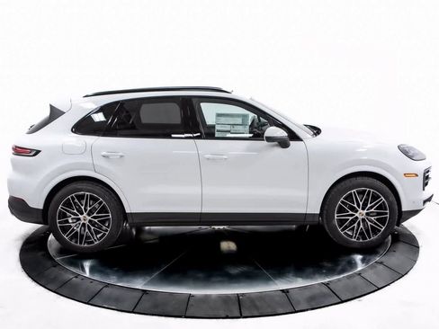 Certified 2025 Porsche Cayenne image 8
