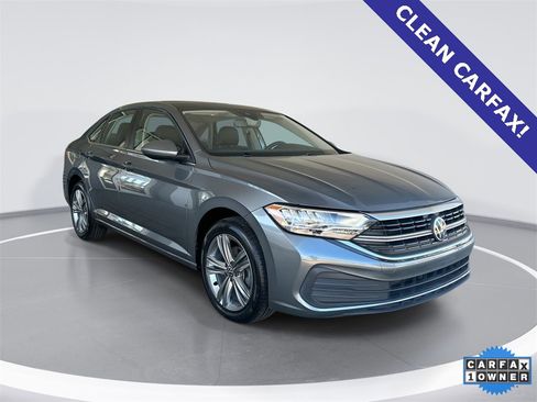 Certified 2024 Volkswagen Jetta SE w/ Panoramic Sunroof Package image 45