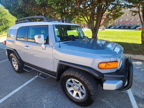 Used 2014 Toyota FJ Cruiser 4WD w/ Upgrade Package image 12