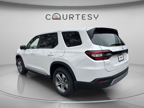 Used 2024 Honda Pilot EX-L image 5