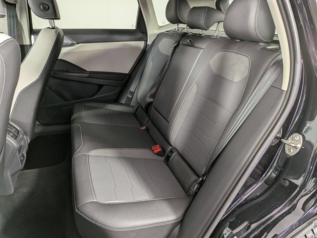 Used 2025 Volkswagen Taos SE AWD/4WD image 24