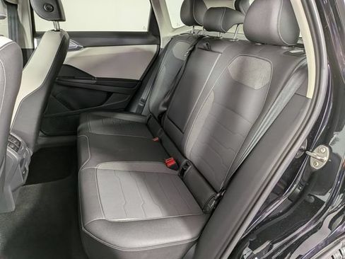 Used 2025 Volkswagen Taos SE AWD/4WD image 24