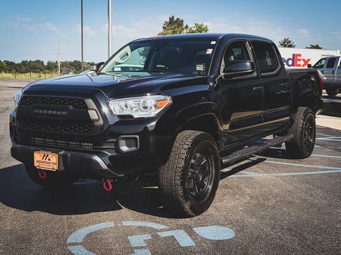 Used 2023 Toyota Tacoma SR AWD/4WD image 16