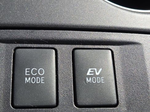 Used 2017 Toyota Camry LE image 15