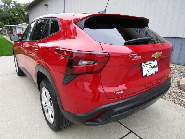 Used 2026 Chevrolet Trax LS FWD image 5