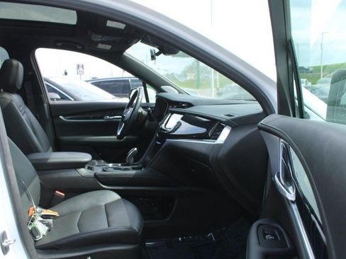 Used 2024 Cadillac XT6 Premium Luxury AWD/4WD image 11