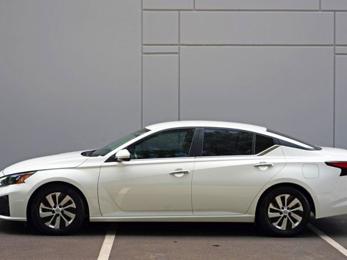 Used 2023 Nissan Altima 2.5 S FWD image 41