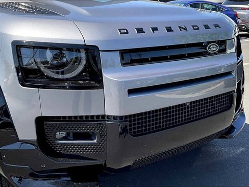 Used 2024 Land Rover Defender 110 X-Dynamic SE image 32