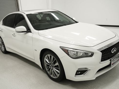 Used 2018 INFINITI Q50 Luxe w/ Essential Package (3.0T Luxe) RWD image 3