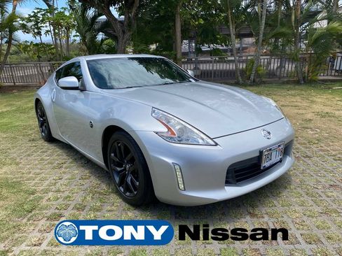 Used 2017 Nissan 370Z Coupe RWD image 19