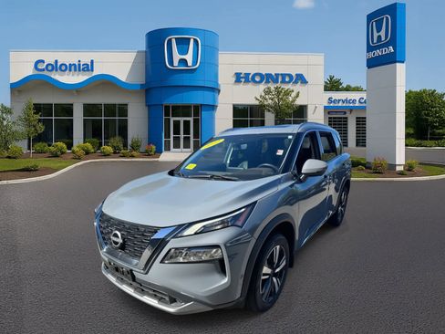 Used 2022 Nissan Rogue SL w/ SL Premium Package image 2