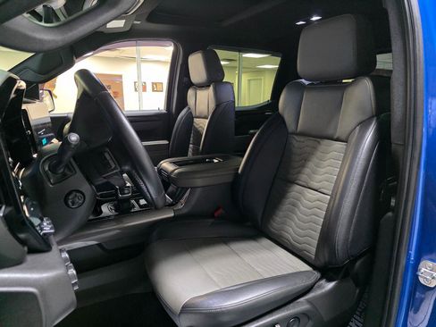 Used 2022 Chevrolet Silverado 1500 ZR2 w/ Technology Package image 16