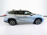 Used 2020 Toyota Highlander XLE image 4