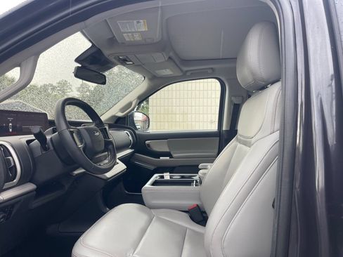 Used 2025 Ford Expedition Active AWD/4WD image 11