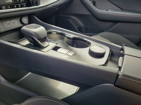 Used 2025 Nissan Rogue SV image 29