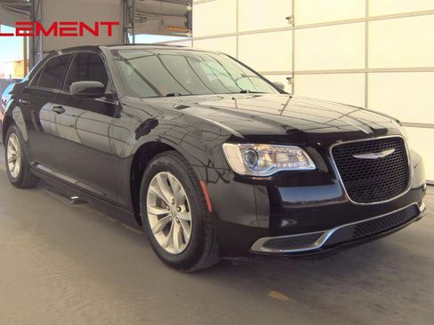 Used 2021 Chrysler 300 Touring image 4