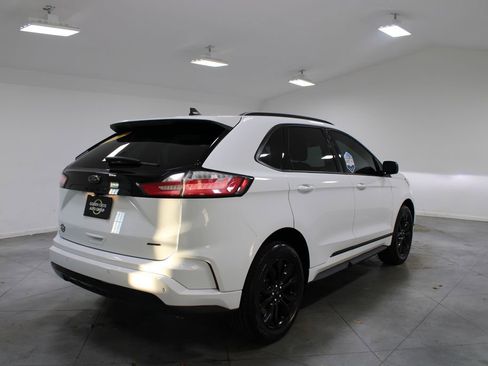Used 2022 Ford Edge SE w/ Black Appearance Package image 9