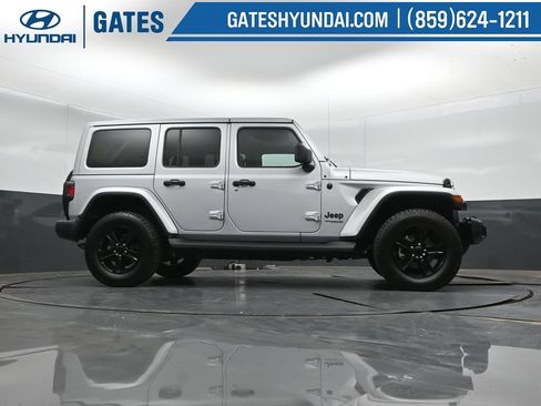 Used 2022 Jeep Wrangler Unlimited Sahara AWD/4WD image 38