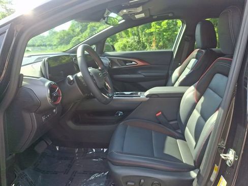 Used 2024 Chevrolet Equinox EV RS w/ LPO, Active Package FWD image 16