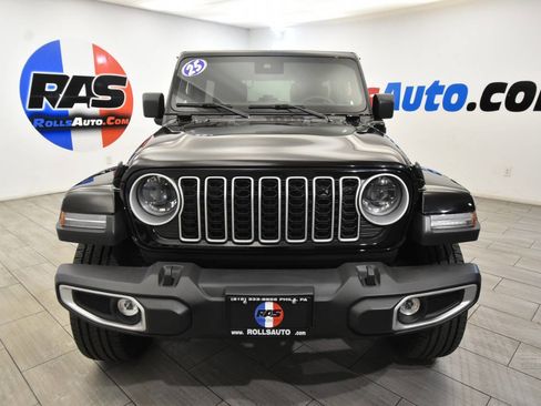 Used 2025 Jeep Wrangler Unlimited Sahara w/ Safety Group image 8